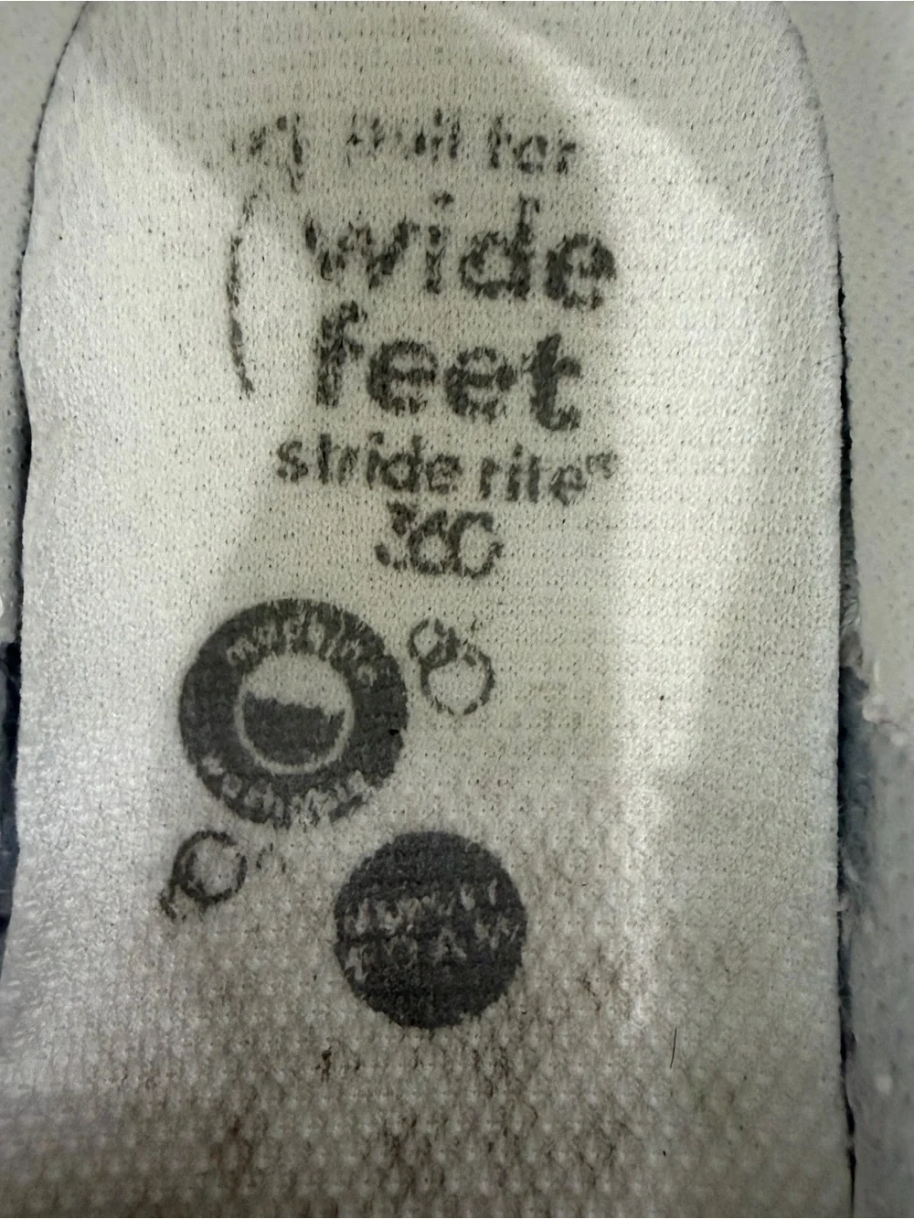 Stride Rite for Wide Feet Boys White Velcro Tennis Shoes Sz 3M
